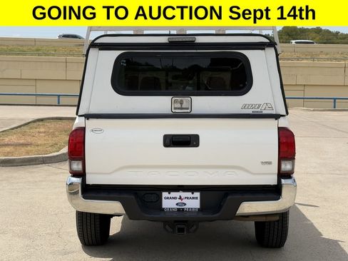 Used 2022 Toyota Tacoma SR5 RWD image 5