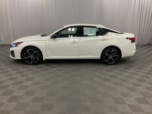 Used 2023 Nissan Altima 2.5 SR AWD/4WD image 14