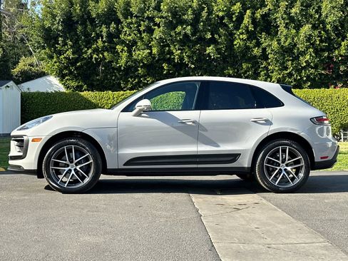 Certified 2025 Porsche Macan AWD/4WD image 2