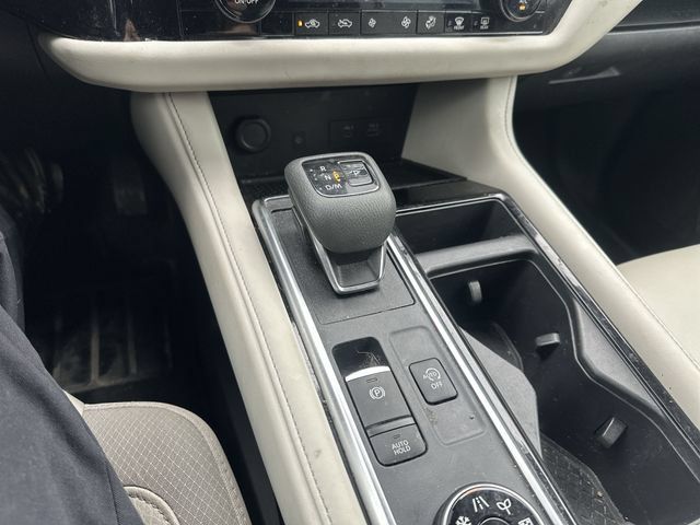 Used 2023 Nissan Pathfinder SL AWD/4WD image 22