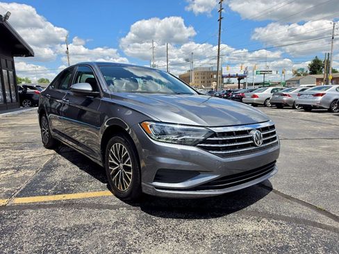 Used 2019 Volkswagen Jetta SE FWD image 3