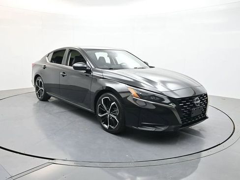 Used 2023 Nissan Altima 2.5 SR FWD image 1