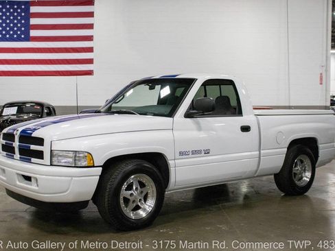 Used 1998 Dodge Ram 1500 Truck 2WD Regular Cab image 1