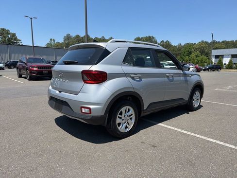 Used 2020 Hyundai Venue SEL FWD image 5