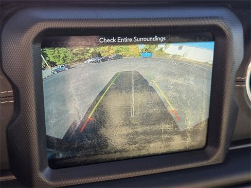 Used 2018 Jeep Wrangler Unlimited Sahara image 23