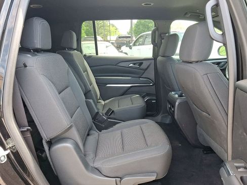 Used 2025 Chevrolet Traverse LT w/ Enhanced Driving Package FWD image 33