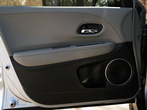 Used 2021 Honda HR-V EX-L image 37