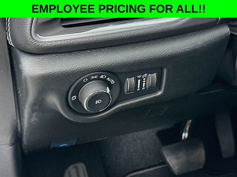 New 2026 Chrysler Pacifica Limited w/ Uconnect Theater Family Group image 11