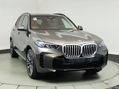 Used 2026 BMW X5 xDrive40i w/ M Sport Package AWD/4WD image 2