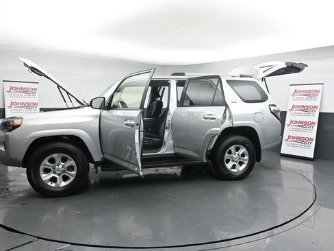 Used 2024 Toyota 4Runner SR5 AWD/4WD image 44