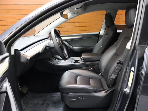 Used 2023 Tesla Model Y Long Range image 17