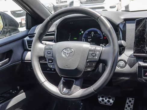 Used 2025 Toyota Camry SE FWD image 12