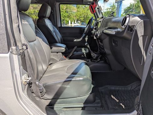 Used 2017 Jeep Wrangler Rubicon AWD/4WD image 33
