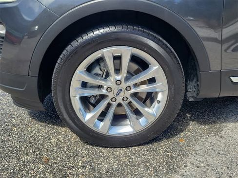 Used 2018 Ford Explorer XLT w/ Equipment Group 202A image 5