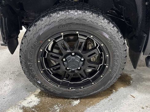 Certified 2017 Toyota Tundra SR5 image 10