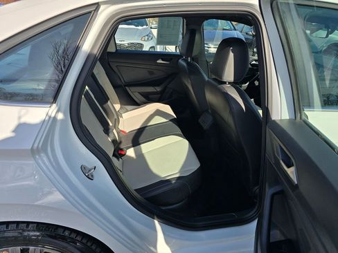 Used 2021 Volkswagen Jetta SE image 20