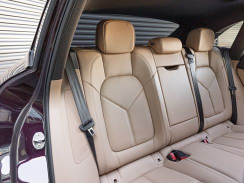 New 2026 Porsche Macan image 32