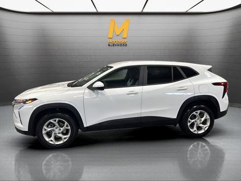 Used 2024 Chevrolet Trax LS w/ LS Convenience Package image 5