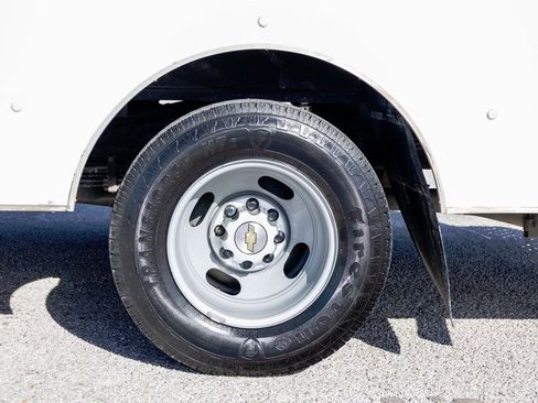 Used 2018 Chevrolet Express 3500 w/ Power Convenience Package image 23