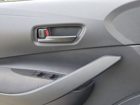 Used 2025 Toyota Corolla LE image 28