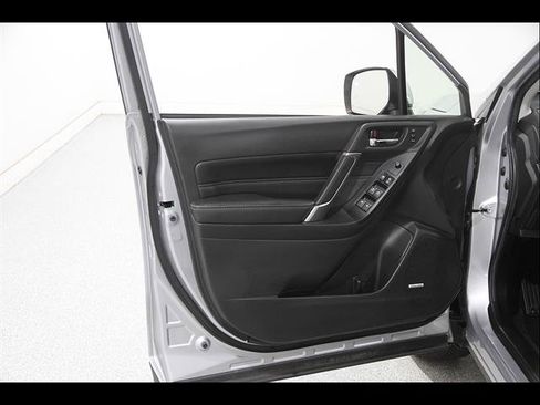 Used 2018 Subaru Forester 2.5i Touring w/ Popular Package #2 AWD/4WD image 4