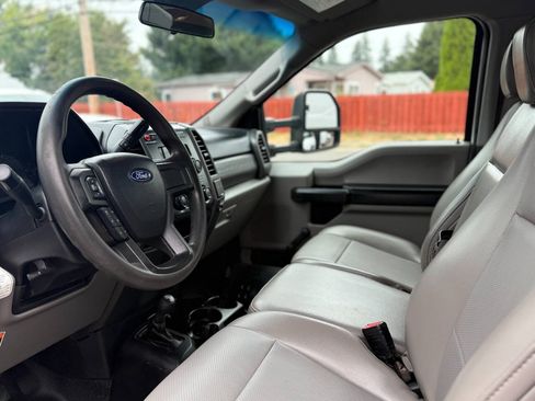 Used 2018 Ford F550 4x4 Regular Cab Super Duty image 26