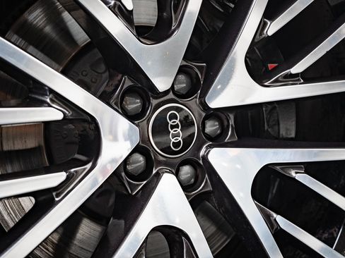 Certified 2024 Audi SQ8 Premium Plus image 8