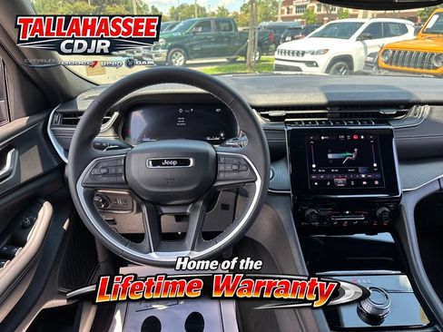 Used 2024 Jeep Grand Cherokee Laredo X w/ Trailer Tow Package AWD/4WD image 32