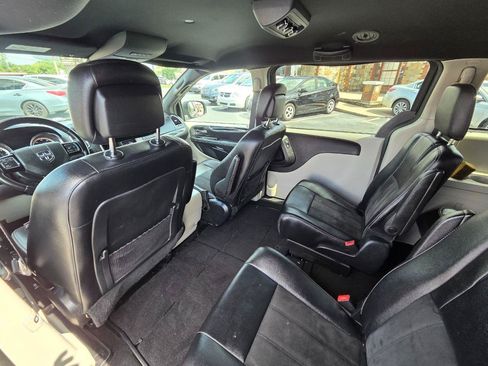 Used 2019 Dodge Grand Caravan SXT FWD image 14