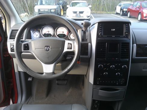 Used 2010 Dodge Grand Caravan SXT FWD image 11