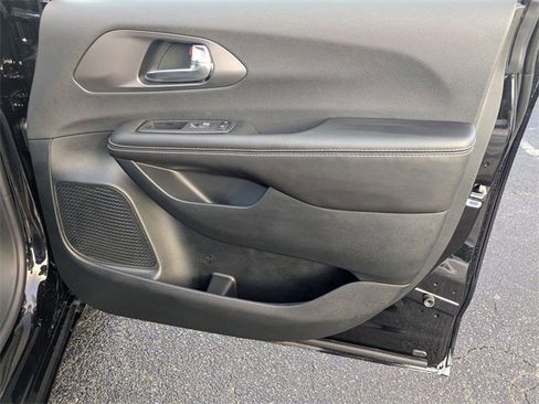 New 2026 Chrysler Pacifica Select image 33