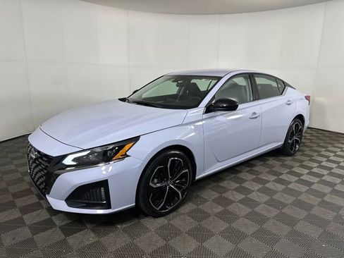 Certified 2025 Nissan Altima 2.5 SR image 7