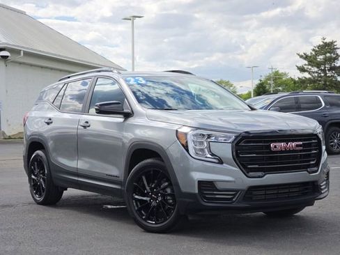 Used 2023 GMC Terrain SLE w/ Driver Convenience Package FWD image 2