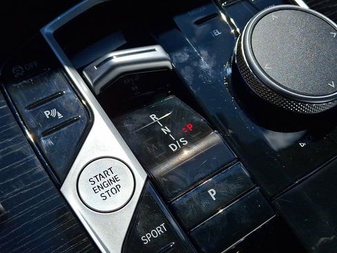 Used 2025 BMW X7 xDrive40i w/ M Sport Package image 17