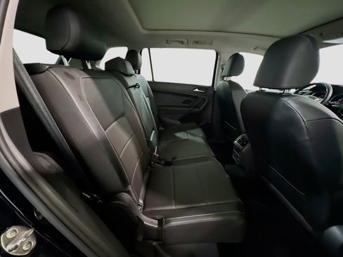 Used 2018 Volkswagen Tiguan SE w/ Panoramic Sunroof Package image 20