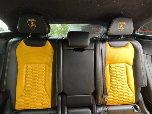 Used 2019 Lamborghini Urus AWD/4WD image 26
