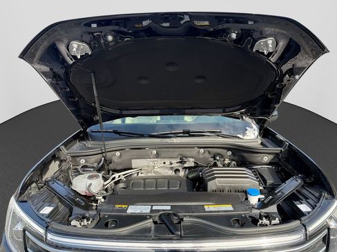 Used 2025 Volkswagen Atlas SE image 42