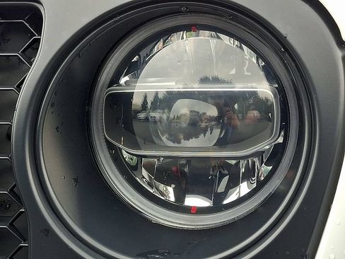 Used 2022 Jeep Gladiator Rubicon w/ LED Lighting Group AWD/4WD image 9