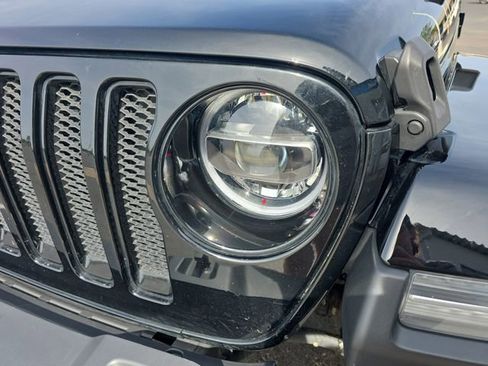 Used 2022 Jeep Wrangler Unlimited Sahara AWD/4WD image 31