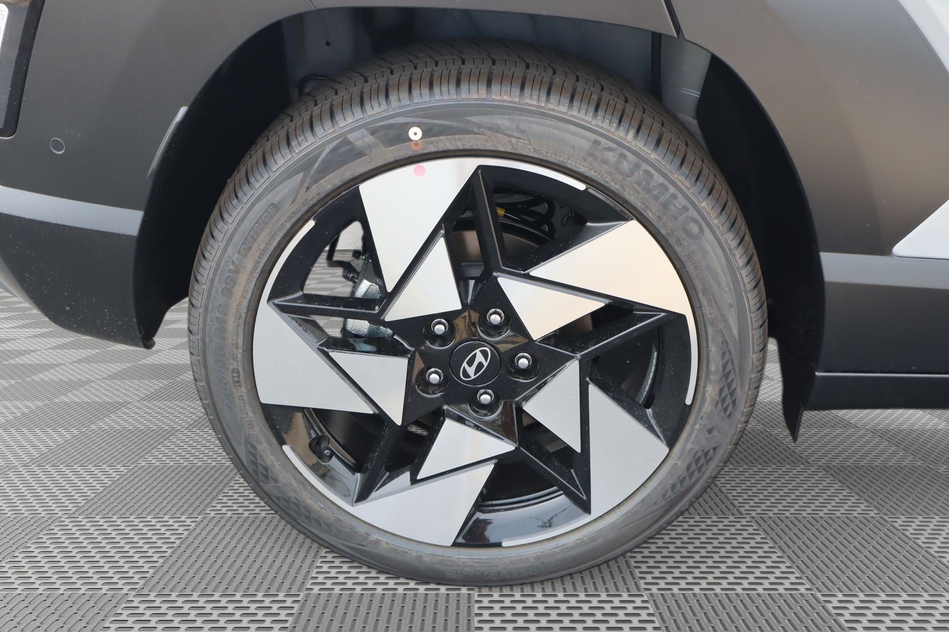 New 2027 Hyundai Kona Limited FWD image 4
