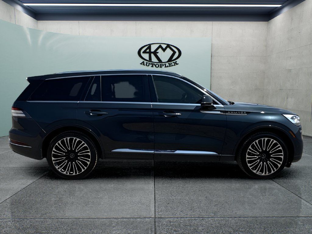 Used 2023 Lincoln Aviator Black Label w/ Class IV Trailer Tow Package AWD/4WD image 2