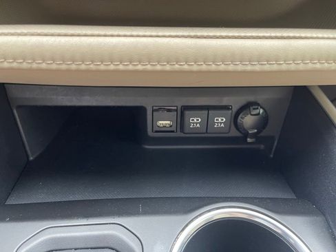 Used 2020 Toyota Highlander XLE AWD/4WD image 41