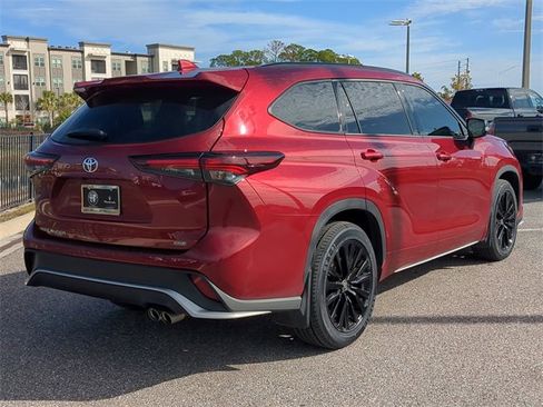 Used 2024 Toyota Highlander XSE image 4