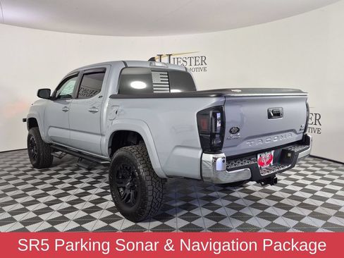 Used 2020 Toyota Tacoma SR5 AWD/4WD image 6