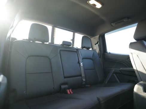 Used 2024 Chevrolet Colorado LT w/ LT Convenience Package III AWD/4WD image 12