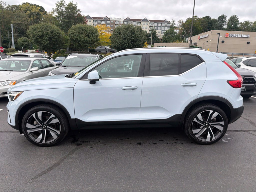 Used 2024 Volvo XC40 B5 Plus w/ Protection Package Premier AWD/4WD image 3
