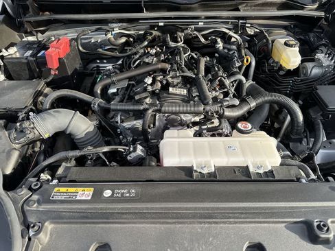 Used 2025 Toyota 4Runner SR5 AWD/4WD image 12
