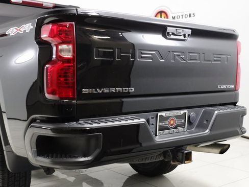 Used 2023 Chevrolet Silverado 2500 Custom w/ Custom Convenience Package image 18