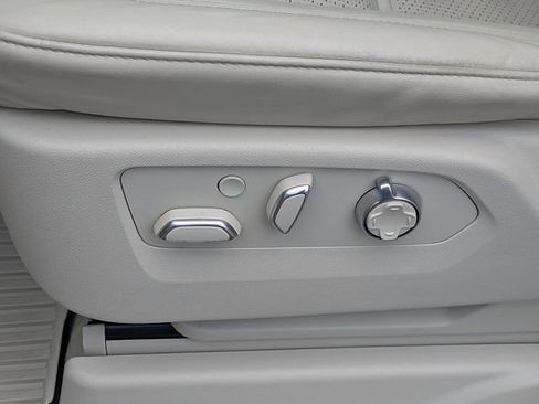 Certified 2022 Cadillac Escalade Premium Luxury Platinum image 22