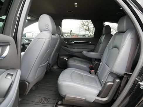 Used 2024 Buick Enclave Premium image 17